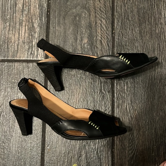 Open Toe Pumps - Picture 2 of 3